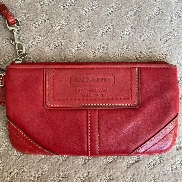 Leather coach wristlet! RED .- kept in duster bag - Picture 2 of 5
